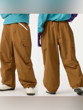 NWT. Women's Baggy Wear-resistant
Waterproof Snow Pants MEDIUM
